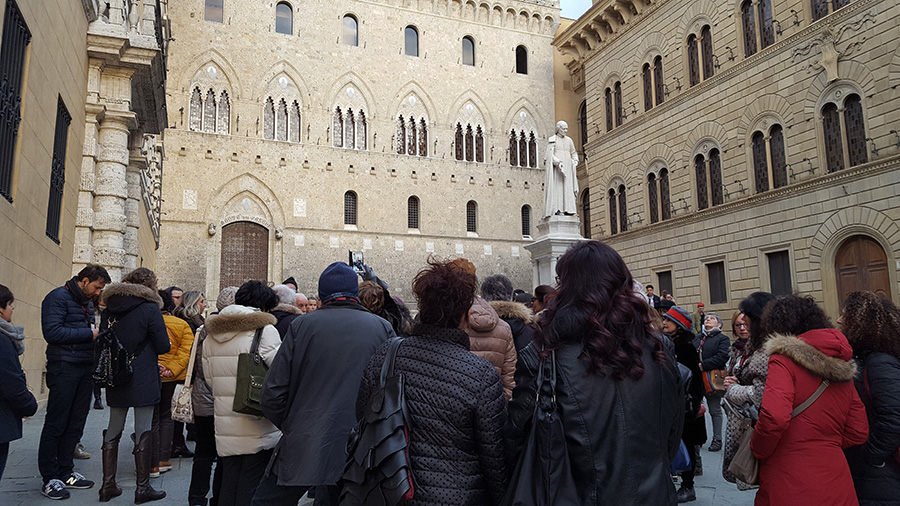 Una banca, una città. La storia del Monte dei Paschi si svela con Passeggiate d’autore