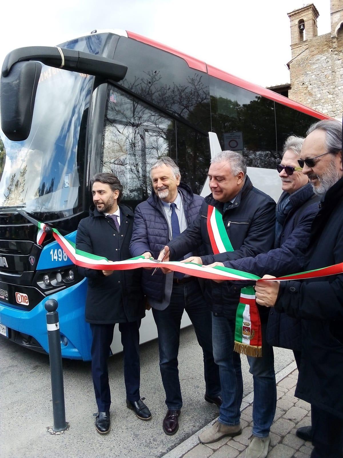 Pay and go. Siena – San Gimignano in autobus, il biglietto si paga con carta contactless