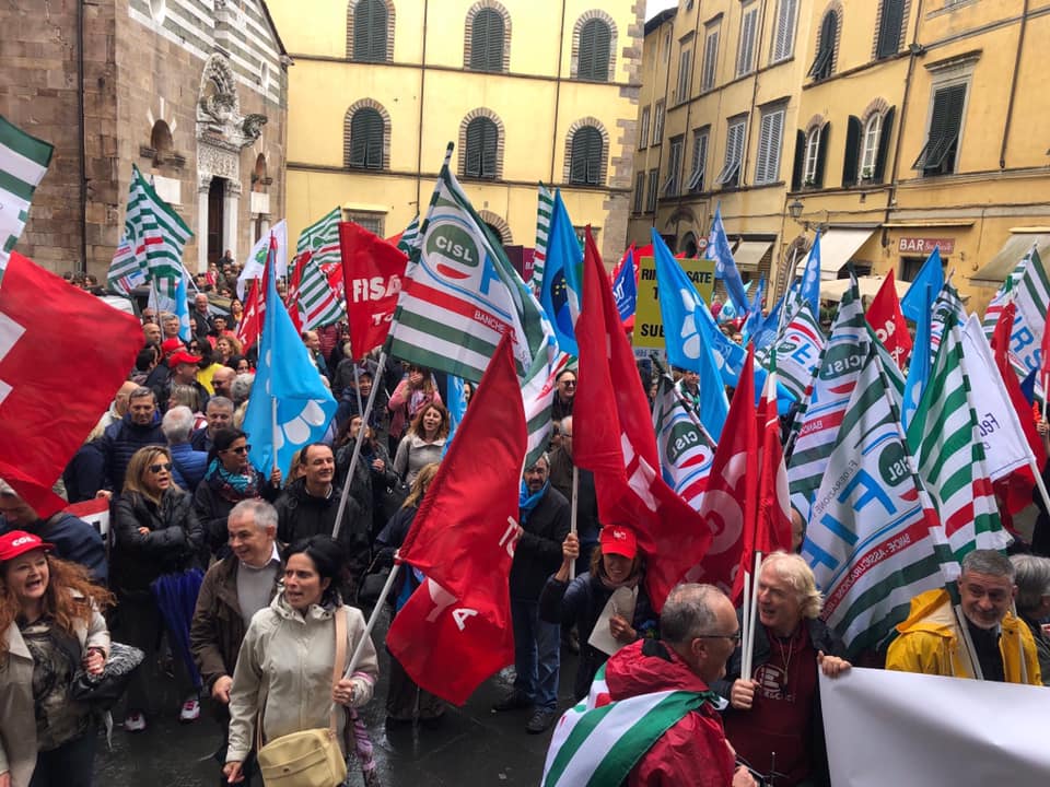 La protesta. Truffa dei diamanti, in 500 a Lucca per chiedere il rimborso