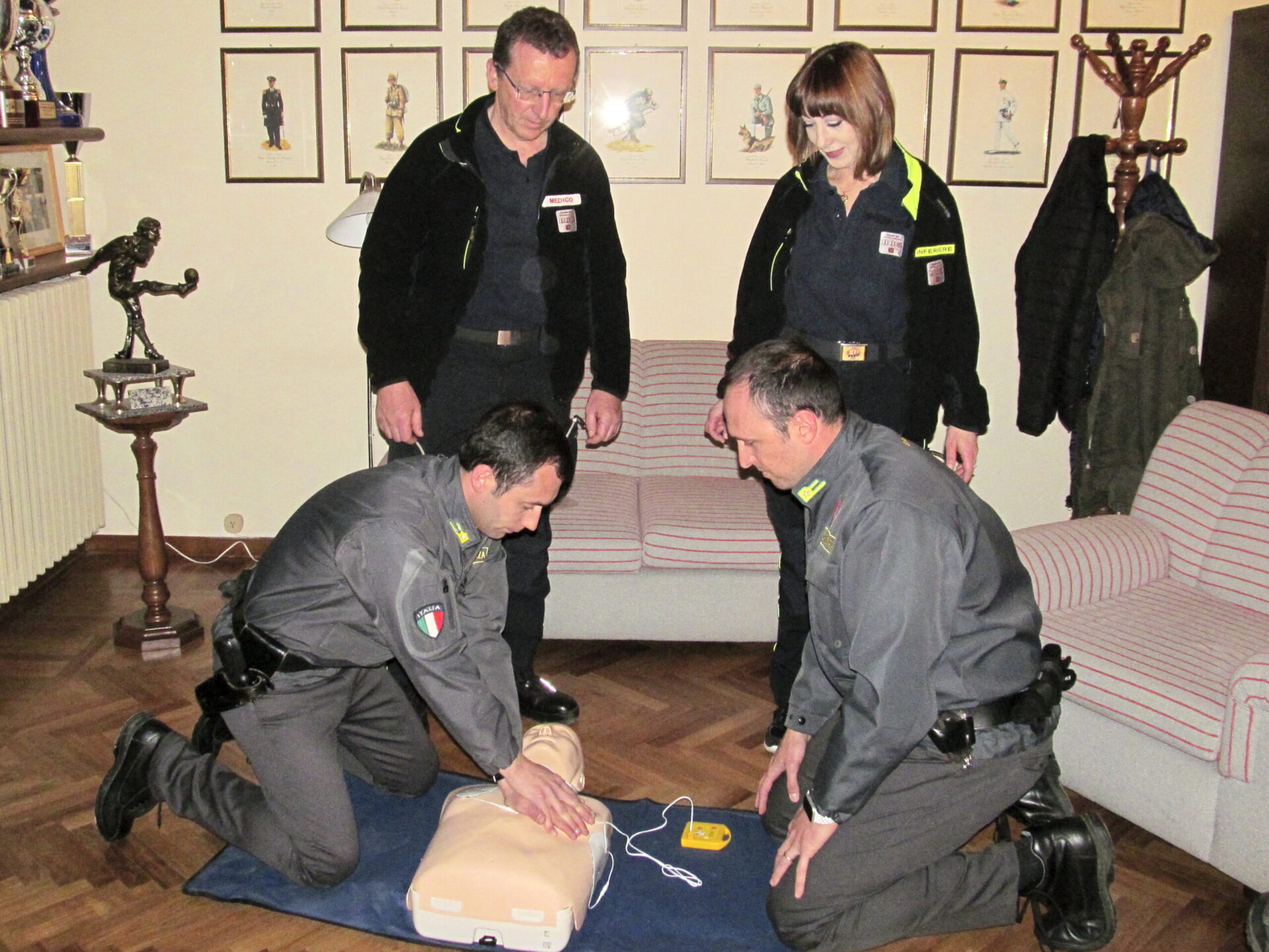 Pronti all’emergenza. Uso defibrillatori, Guardia di Finanza a lezione per la formazione