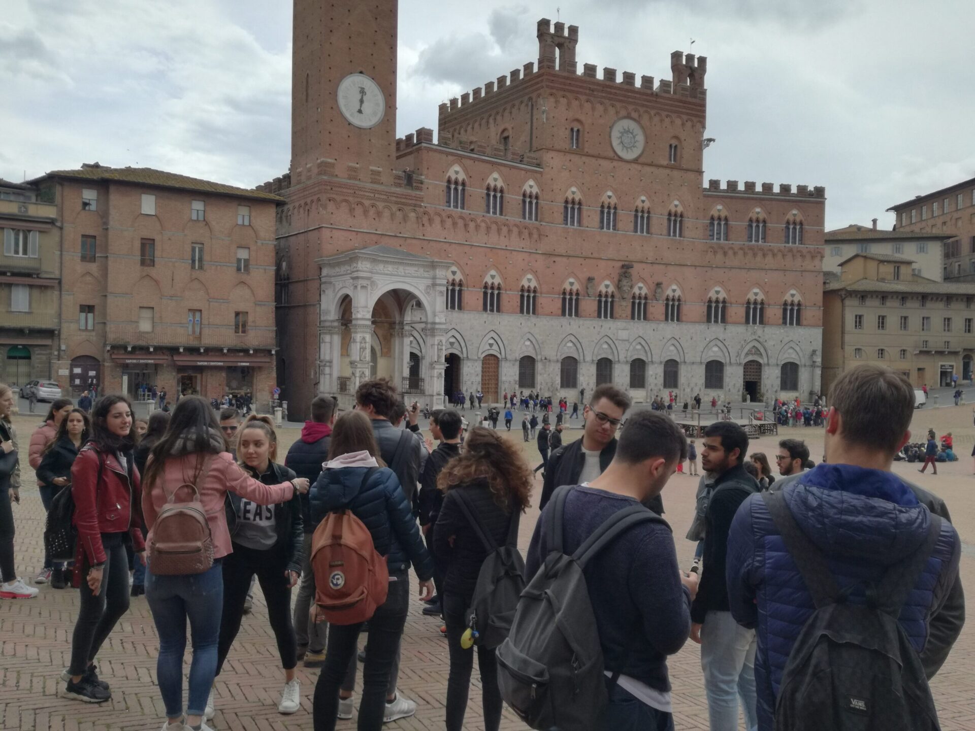 Sguardo su Siena. Dai banchi di scuola alle lastre alla scoperta dei luoghi di Cassola