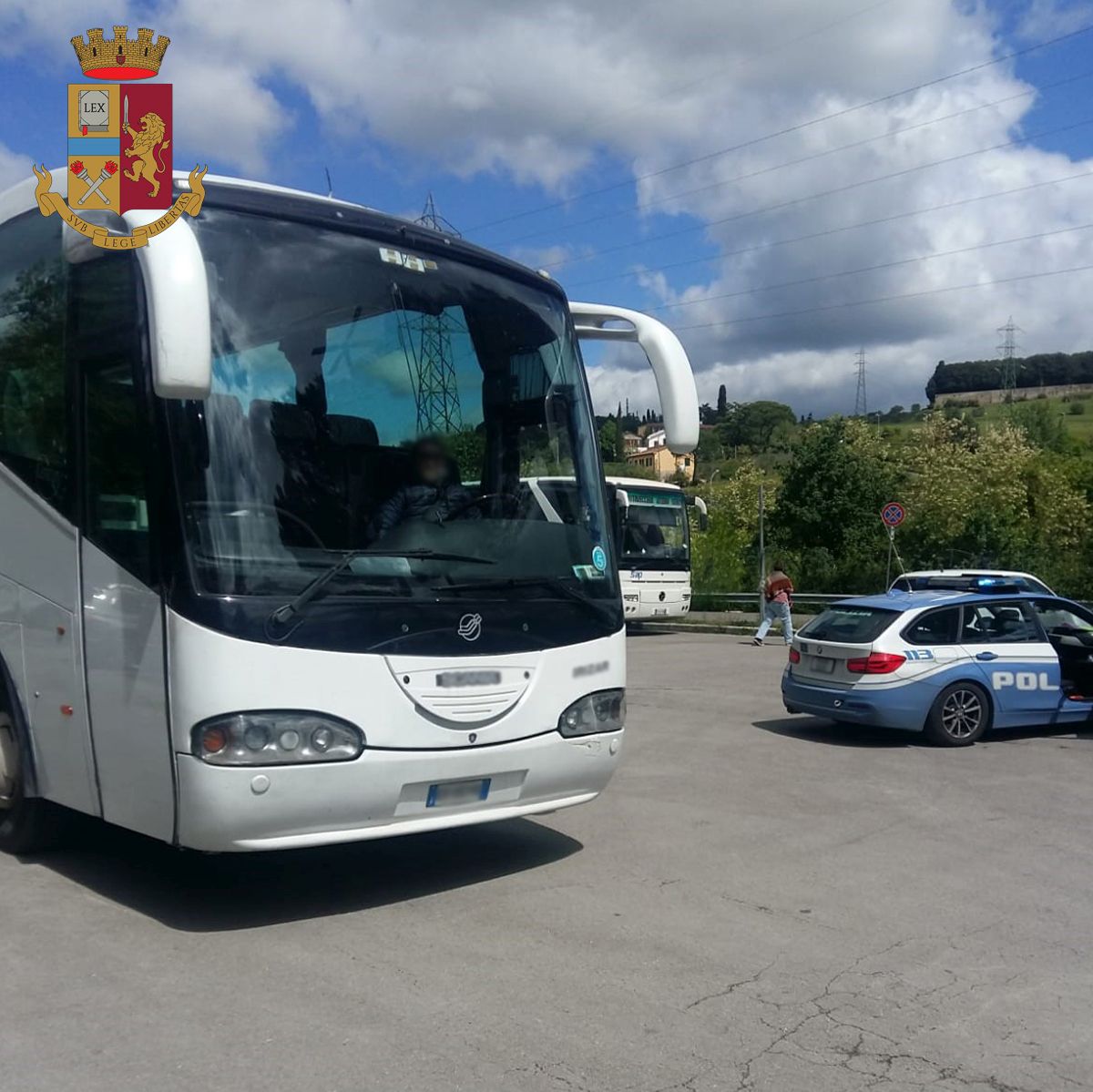 Gita poco sicura. Mezzi usurati per accompagnare studenti senesi a Ravenna, bloccati da Polstrada