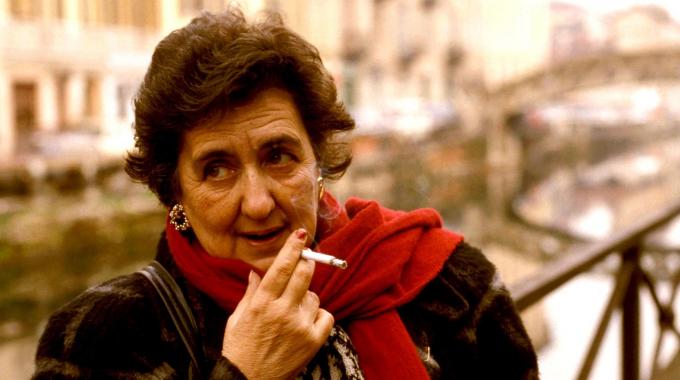 L’omaggio. Viaggio nella vita travagliata di Merini con “Il muro di Alda”