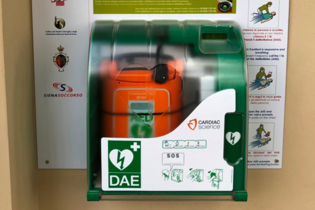Risolto l’arcano. Allarmi a vuoto dal defibrillatore di Ponte Vecchio, era in una caccia al tesoro virtuale