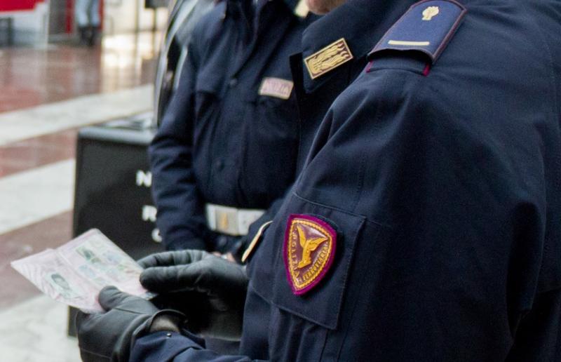 Lo stratagemma. Cancella timbro su biglietto tramvia per rivenderli, denunciato