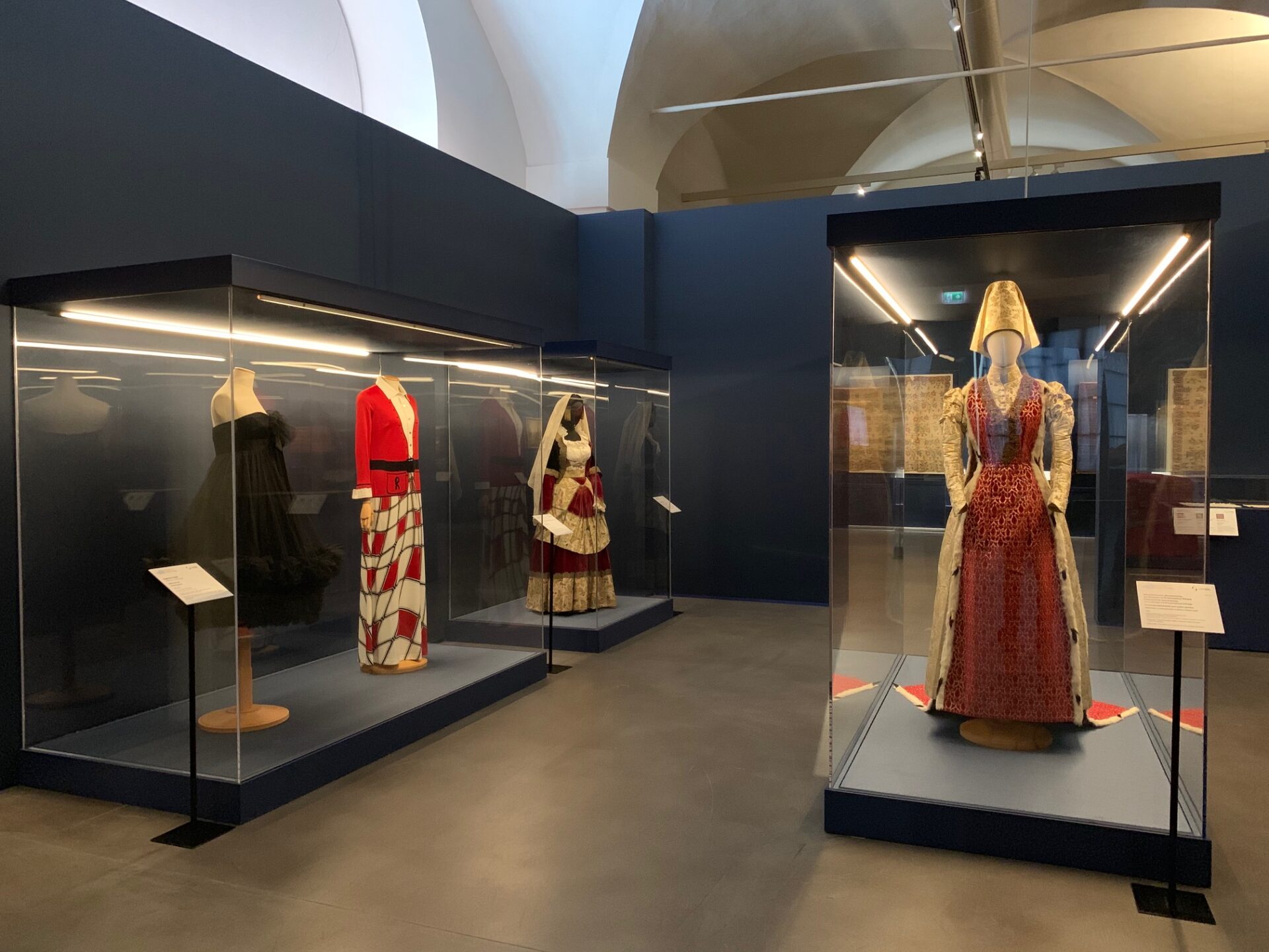 Tutti i colori dell’Italia ebraica. Mostra inedita agli Uffizi, 140 opere tra arazzi, stoffe, e merletti
