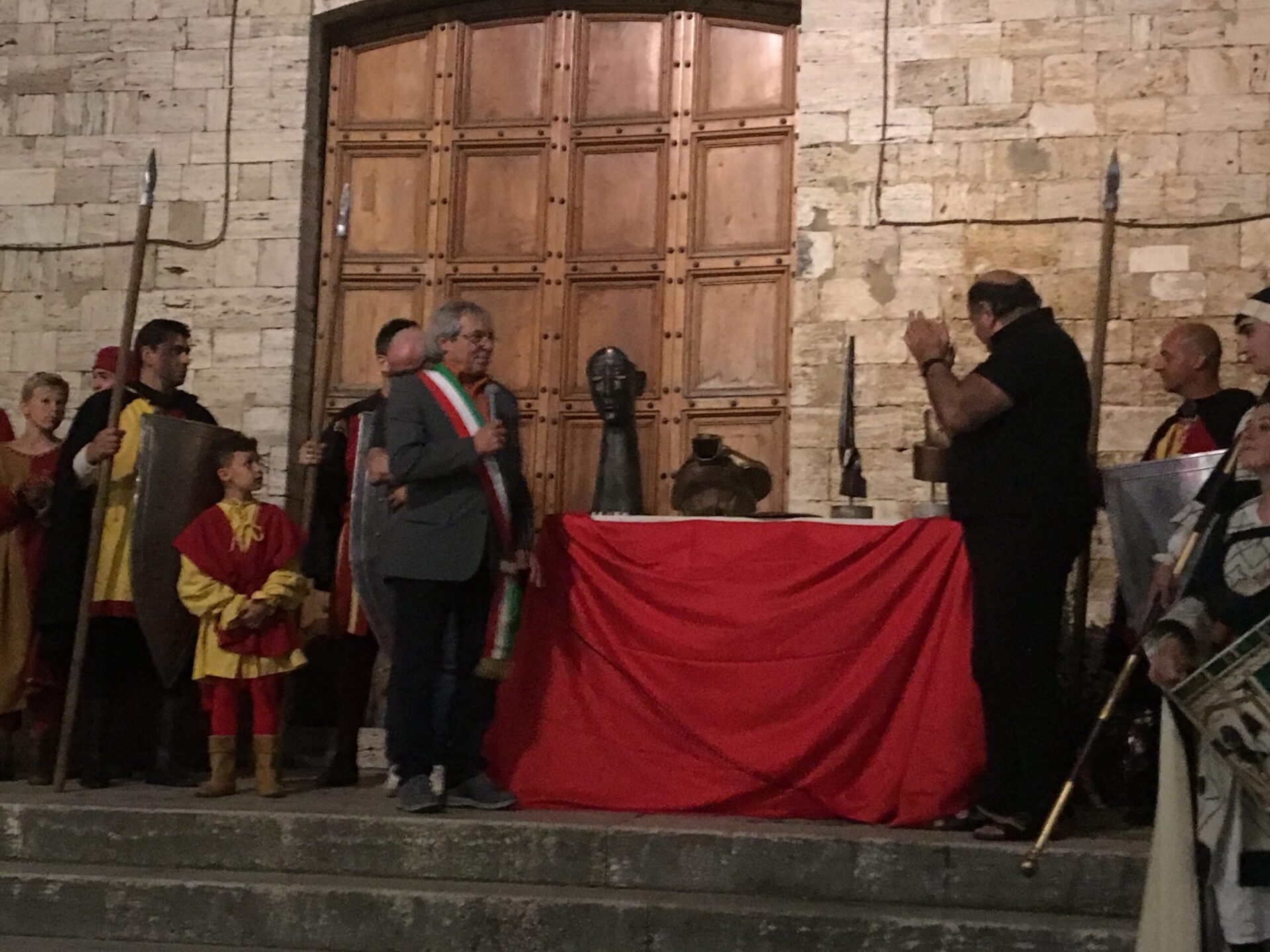 Barbarossa, applausi per le Brocche dell’Imperatore di Alberto Inglesi. E’ andato al Borgo il premio Orfeo 2018 per il miglior corteo