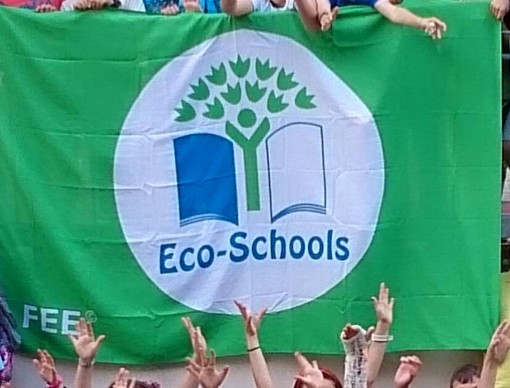 Buone pratiche ambientali tra i banchi di scuola, a Ulignano il plesso scolastico è Bandiera Verde