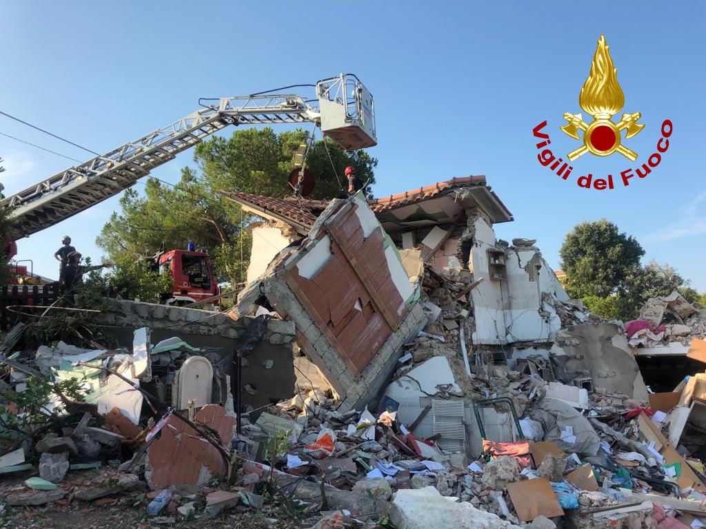 Espolode palazzina. Due morti e tre feriti gravi a Portoferraio. Ipotesi fuga di gas