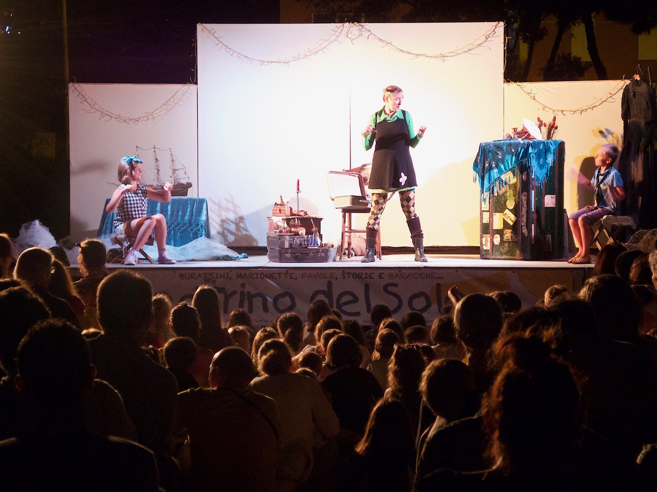 Il mondo delle marionette prende vita. Venerdì d’estate al Teatrino del Sole tra re, ombre e il Gatto con gli stivali