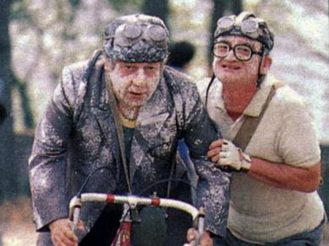 In bici come Fantozzi. Torna la “temutissima” Coppa Cobram, ciclisti in abiti a tema per l’omaggio a Paolo Villaggio
