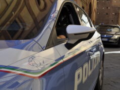 A scuola con una sciabola nello zaino nascosta tra i libri