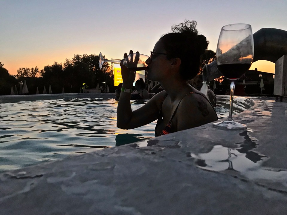 Cinema e gusto. Alle Terme Antica Querciolaia “C’est la vie” e i sapori di San Gimignano