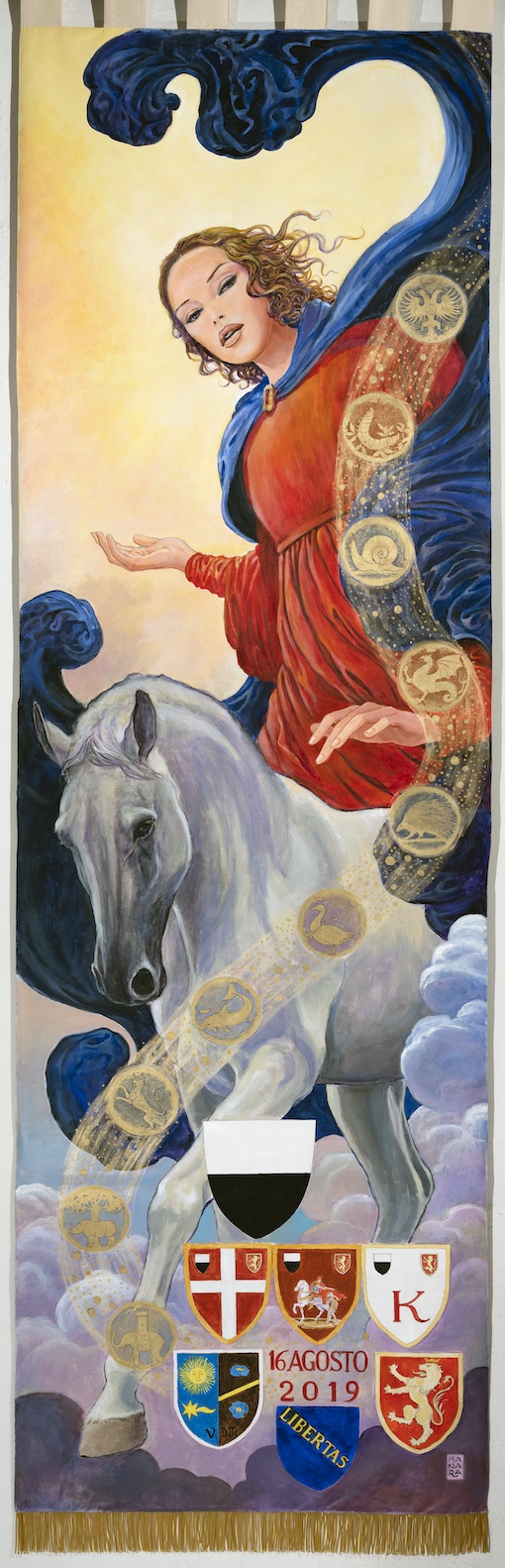 Palio di Siena, ovazione per ‘cencio’ dipinto da Milo Manara per carriera del 16 agosto
