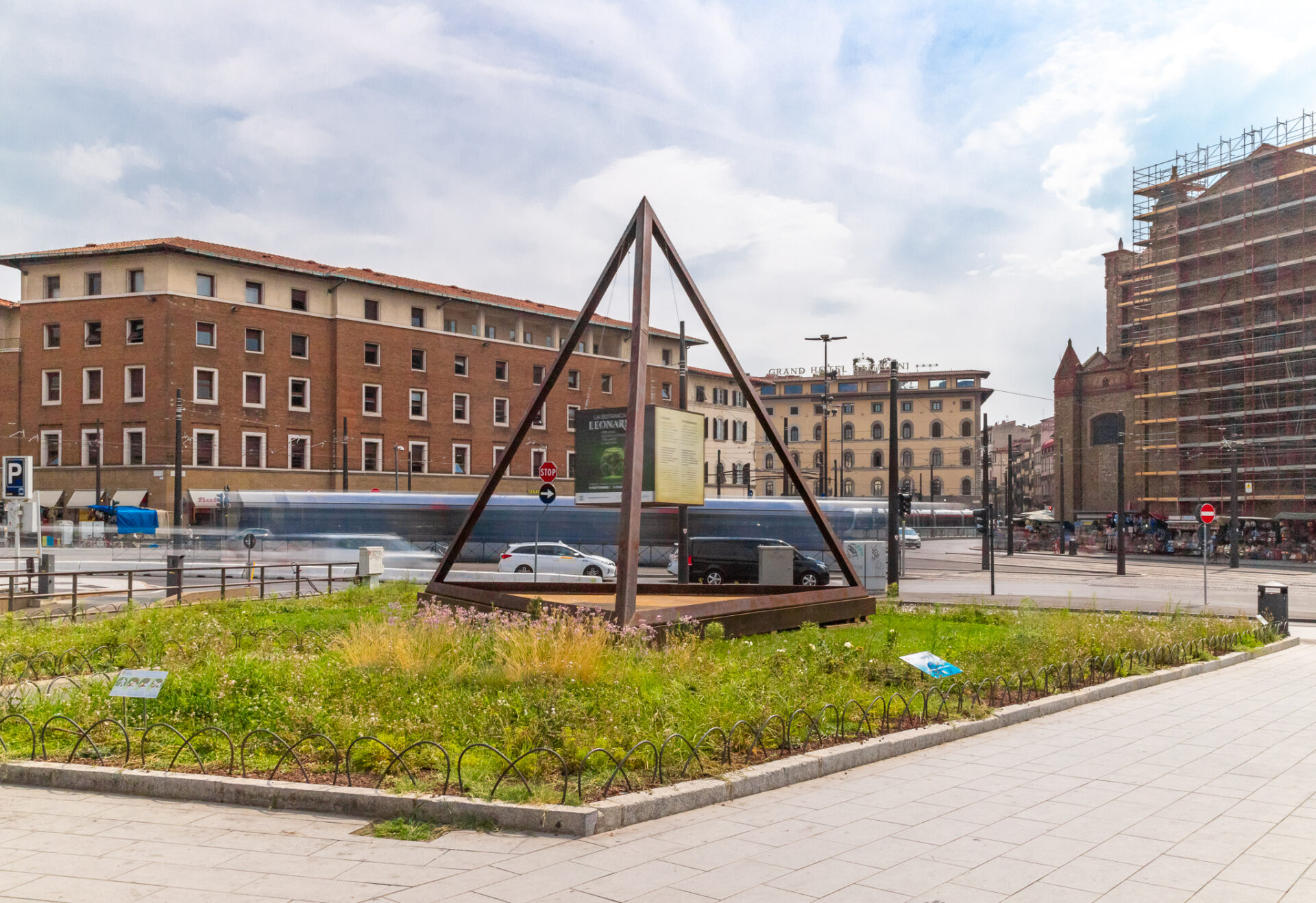 Omaggio al Genio. Poliedro in Piazza della stazione, conto alla rovescia per ‘La Botanica di Leonardo’