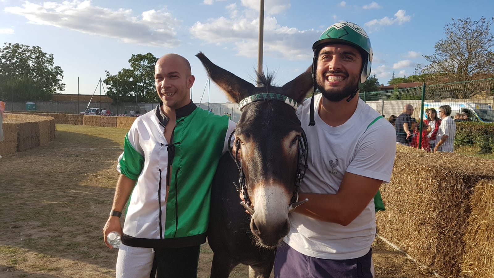 Trionfo biancoverde. Palio dei Ciuchi, vince Il Prato con Pampero su Espresso