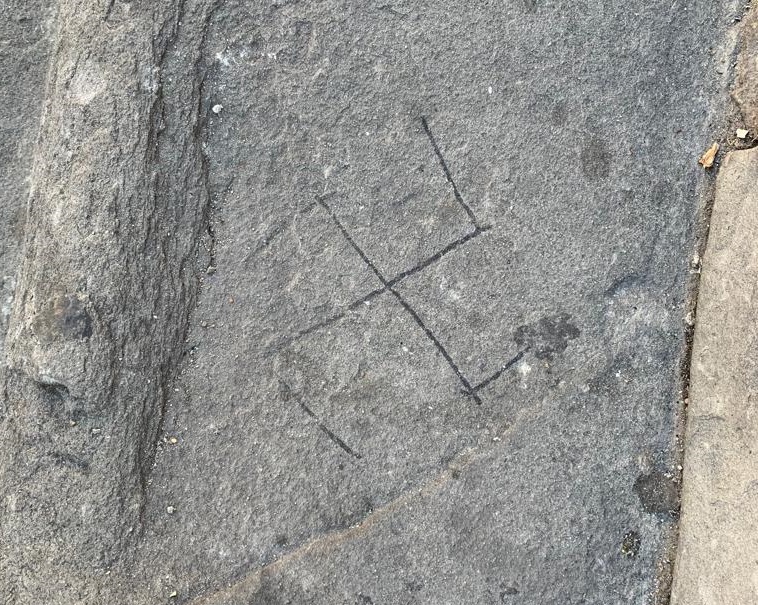 Oltraggio alla memoria. Svastica al museo del Novecento a Firenze, dura condanna delle istituzioni