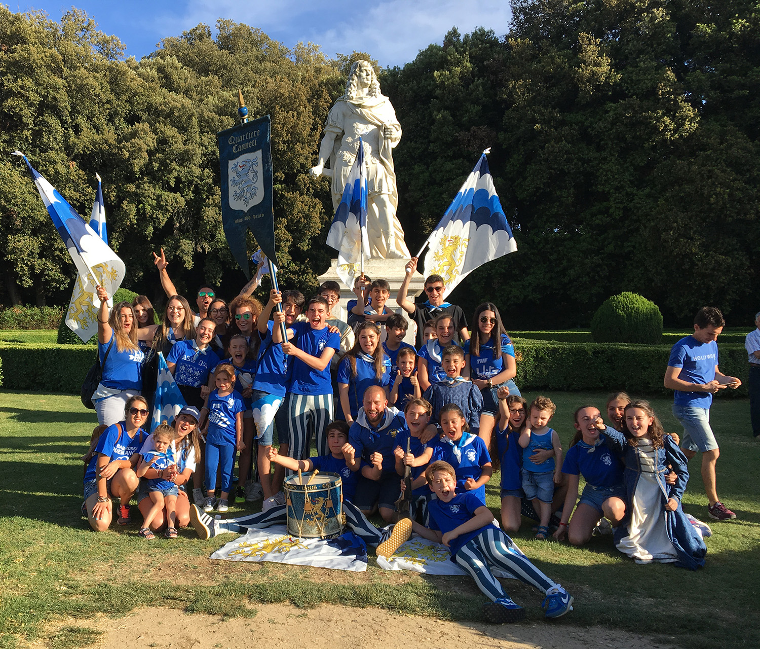 Barbarossa de’ Citti a San Quirico d’Orcia. I Canneti festeggiano con una cena biancazzurra la conquista della vittoria degli Alfieri 2019