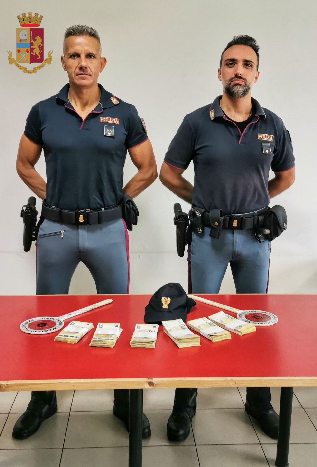 Con tanti contanti. La Polstrada sequestra 120mila euro a 2 automobilisti in A1