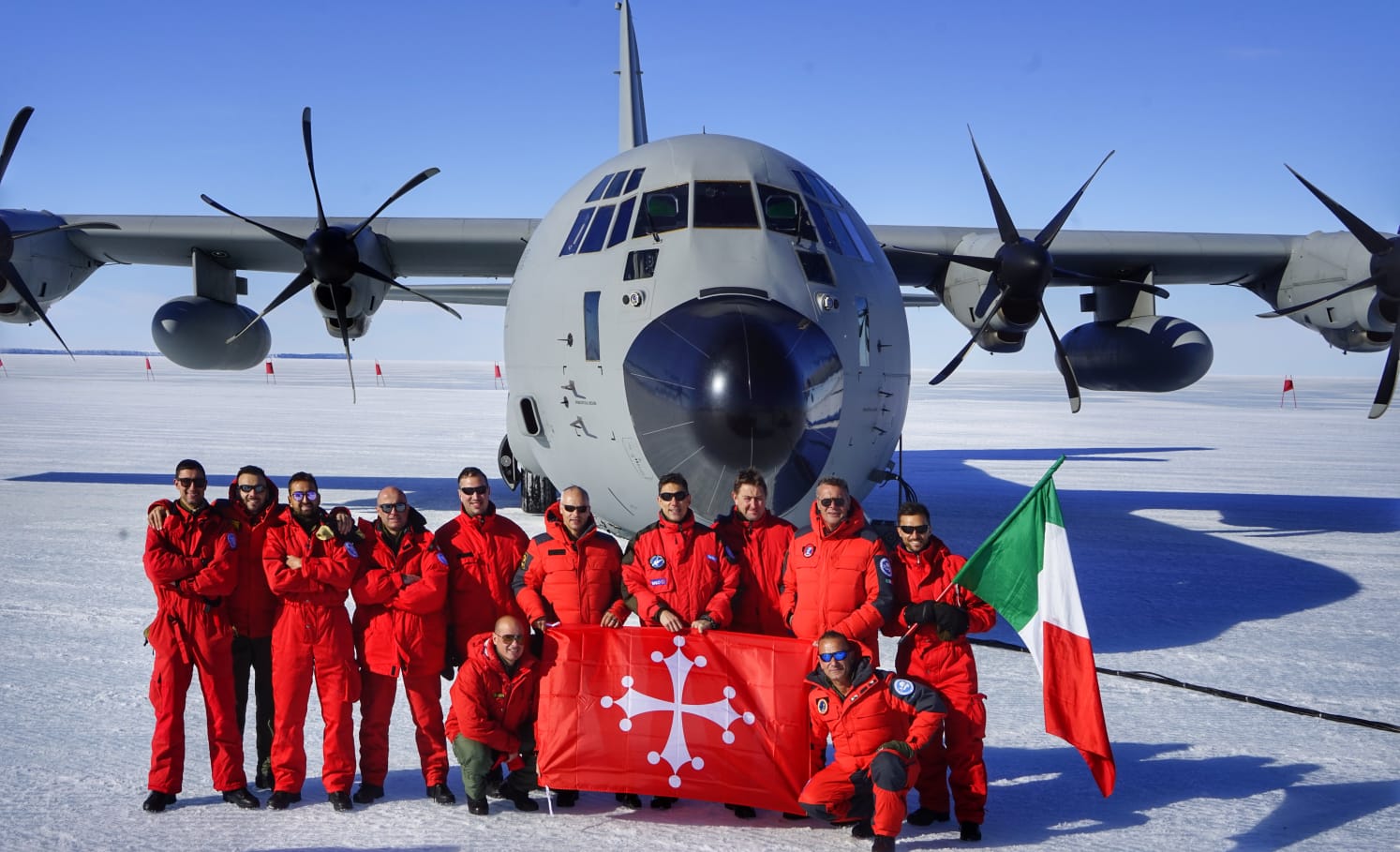 Spedizione scientifica. La bandiera di Pisa in Antartide con la 46esima Brigata Aerea