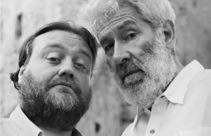 Donchisci@tte. Alessandro Benvenuti e Stefano Fresi portano in scena Cervantes 2.0