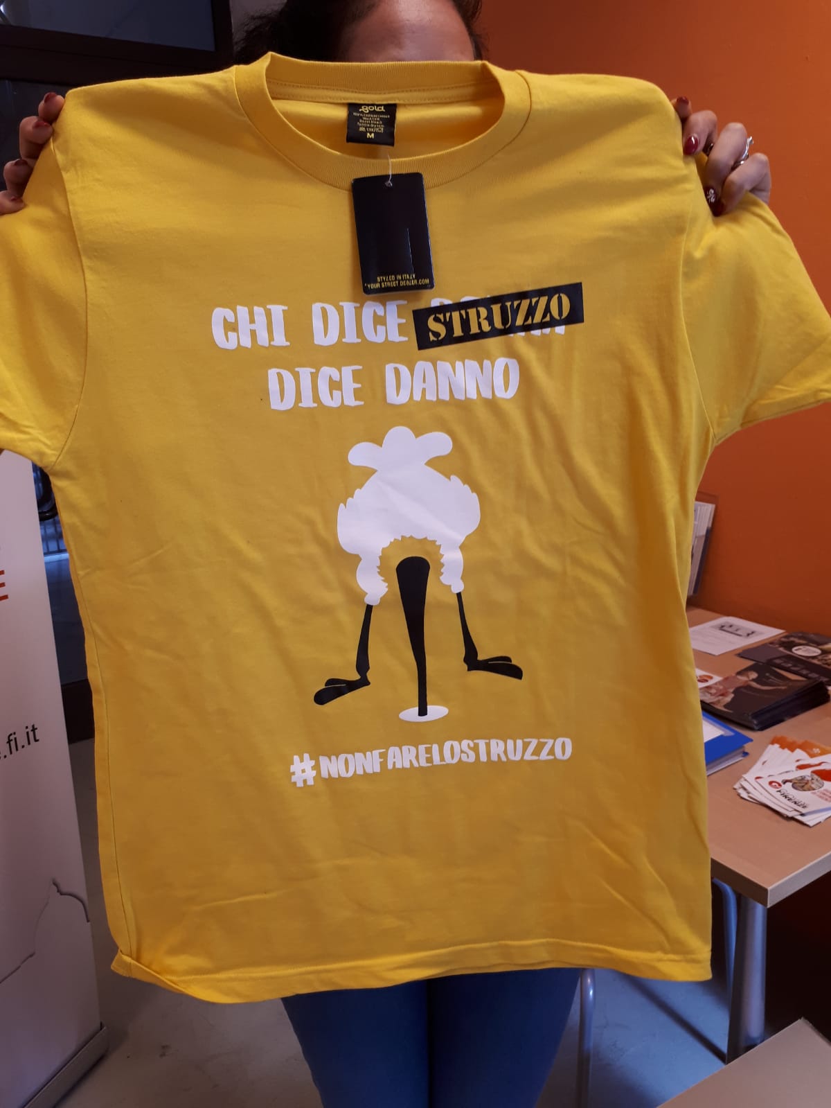 ‘Chi dice donna’. Basta pregiudizi, ecco le magliette contro gli stereotipi di genere