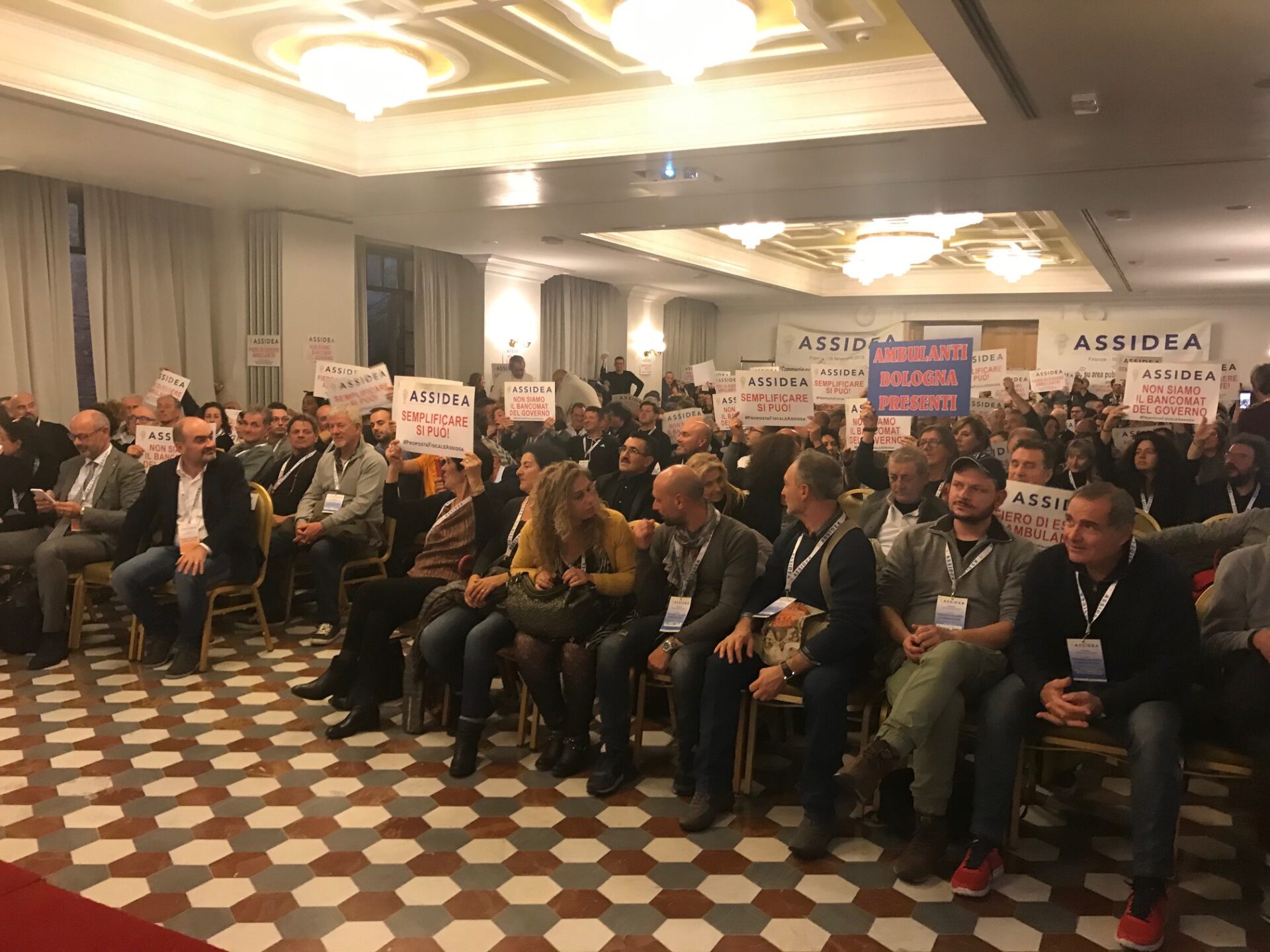 Basta burocrazia. Gli ambulanti chiedono la semplificazione fiscale nella Legge di bilancio: o al registratore telematico, sì alla tassa unica progressiva