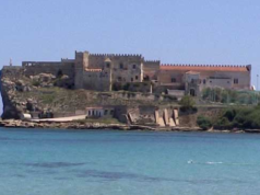 Carcere Porto Azzurro, ancora violenza: agente ferito con una lametta mentre separa due detenuti