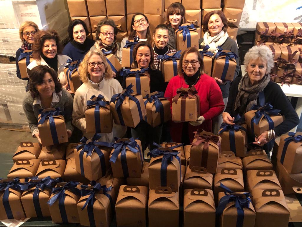 Panettone per File. Natale, 7mila dolci solidali confezionati da 20 donne volontarie