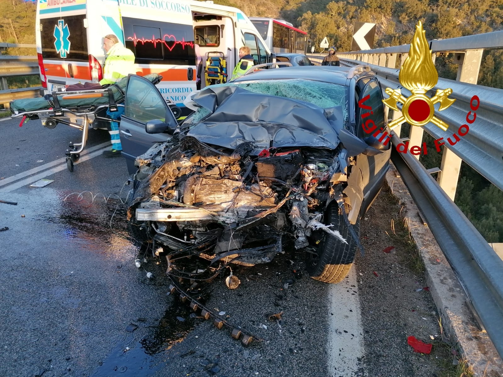 Tragico incidente. Auto contro pullman, 2 morti sulla statale di Paganico