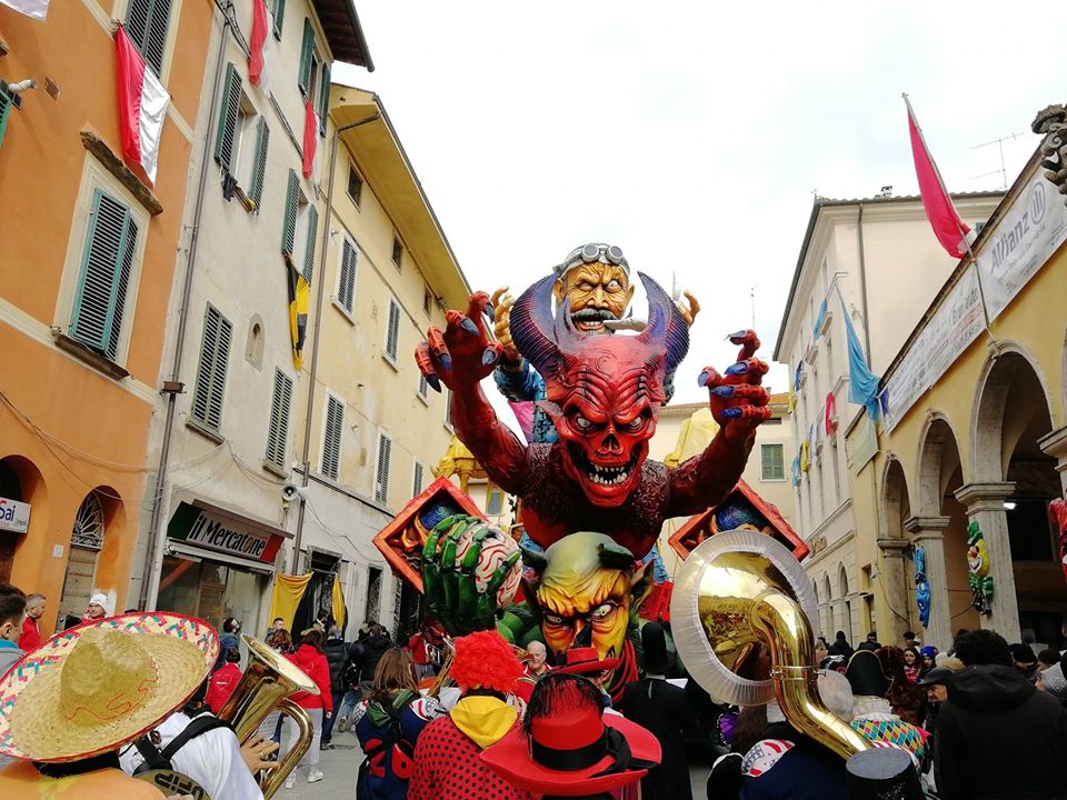 Tempo di Carnevale. Dal 2 febbraio via alla festa di Foiano della Chiana, sindaco: «Da noi un mix di emozioni»