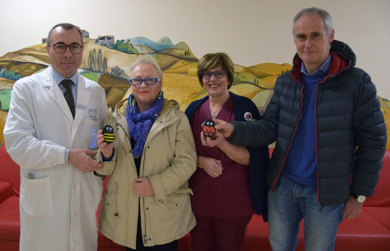 Mai più paura dell’ago. Donato all’ospedale uno speciale dispositivo per ‘facilitare’ le iniezioni ai bambini