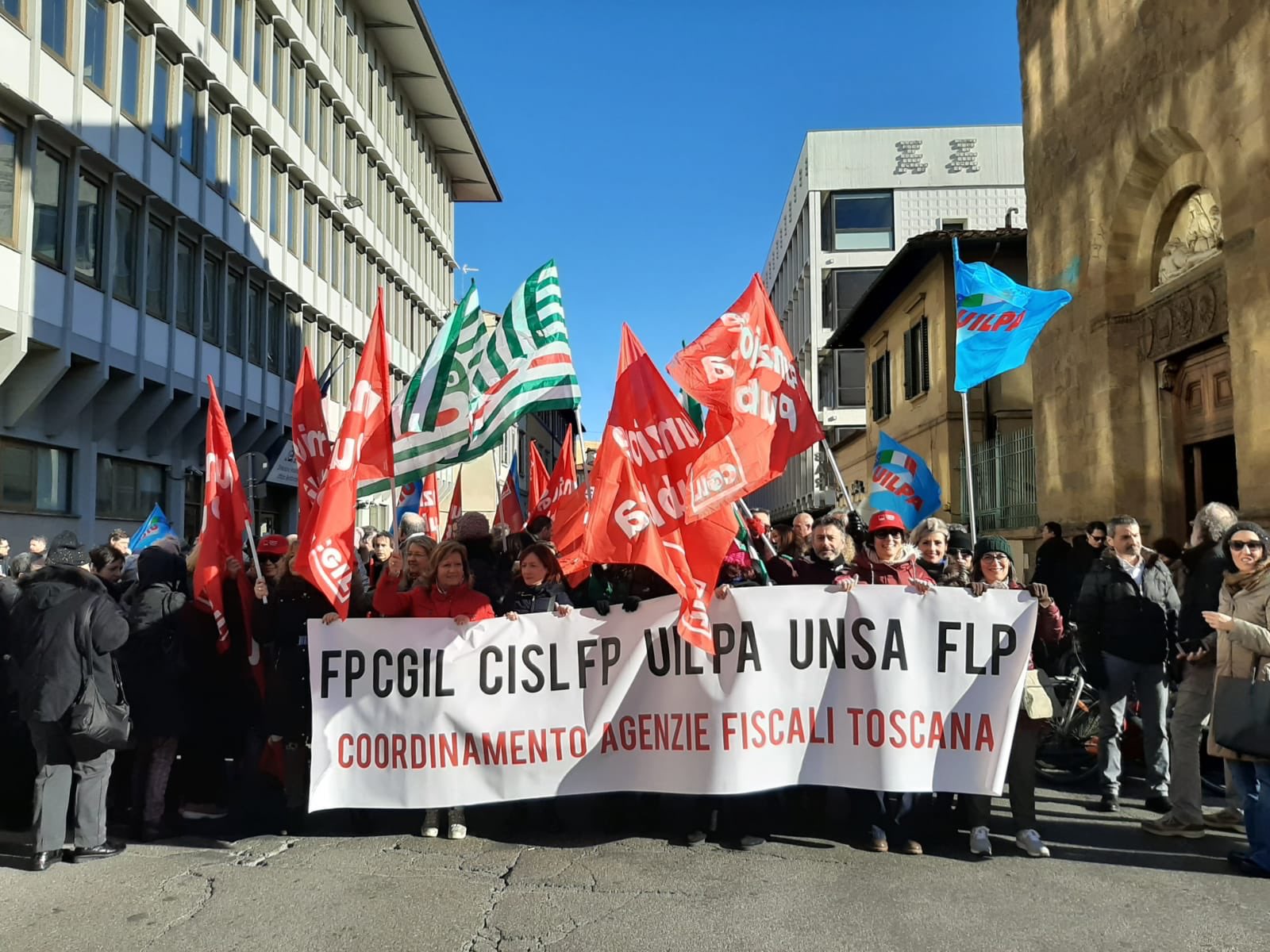 Carenza di personale e uffici a rischio. Agenzia delle Entrate, a Firenze protesta dei lavoratori: «Risposte dal Governo o sciopero nazionale»