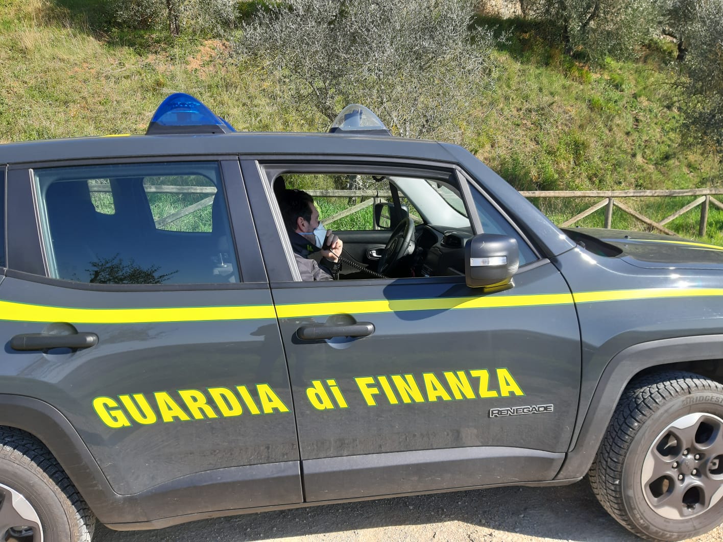 Coronavirus. Picnic sul prato ignorando i divieti, in 5 identificati e multati