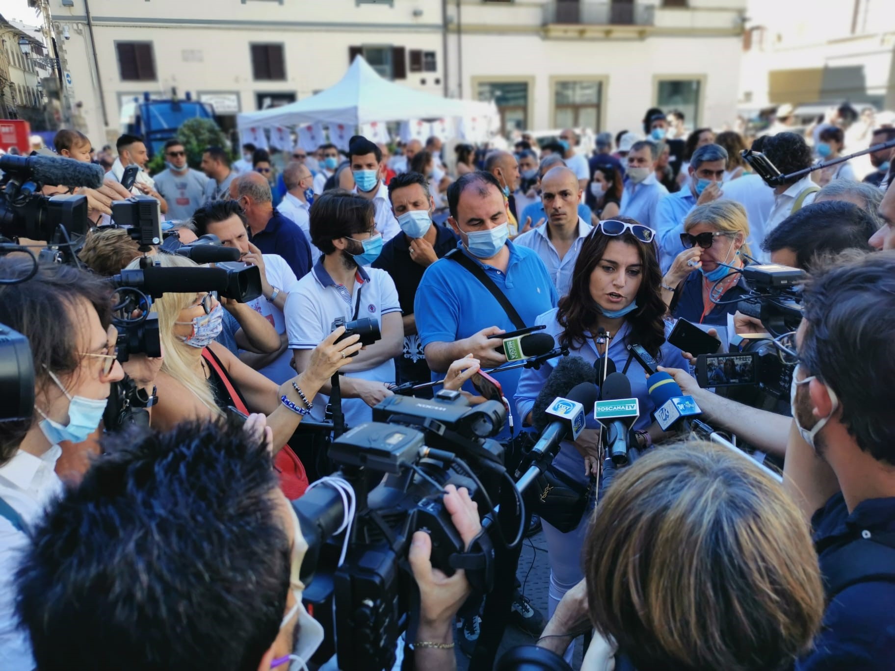 Regionali. Protesta commercianti e ristoratori. Ceccardi firma il manifesto contro crisi