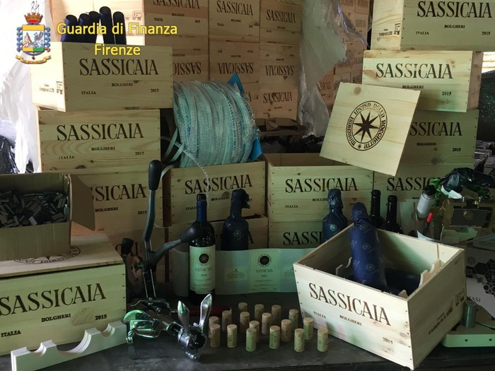 Contraffazione e ricettazione. Vino siciliano in bottiglie turche venduto come Doc Bolgheri Sassicaia, 2 arresti