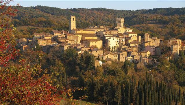 La rinascita dei borghi, gli italiani cercano casa lontano dalle città e il turismo del futuro guarda al ‘piccolo’