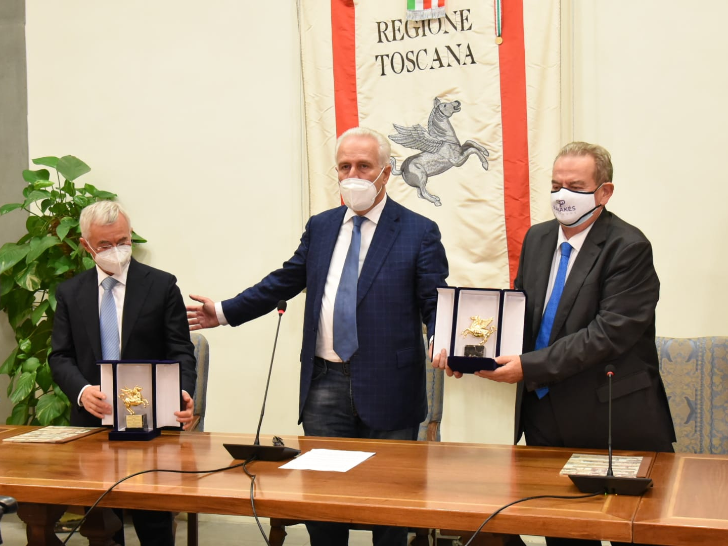 Coronavirus. Pegaso d’oro a Rappuoli e Landi (Tls), il governatore Giani: «In questa cerimonia c’è il senso della speranza»