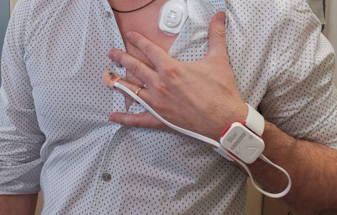 Coronavirus. Un braccialetto per i positivi a casa, collegamenti costanti con 118 e Usca