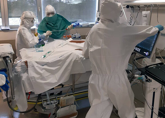 Vaiolo delle scimmie, primo caso in Toscana. Uomo rientra dalle Canarie con i sintomi