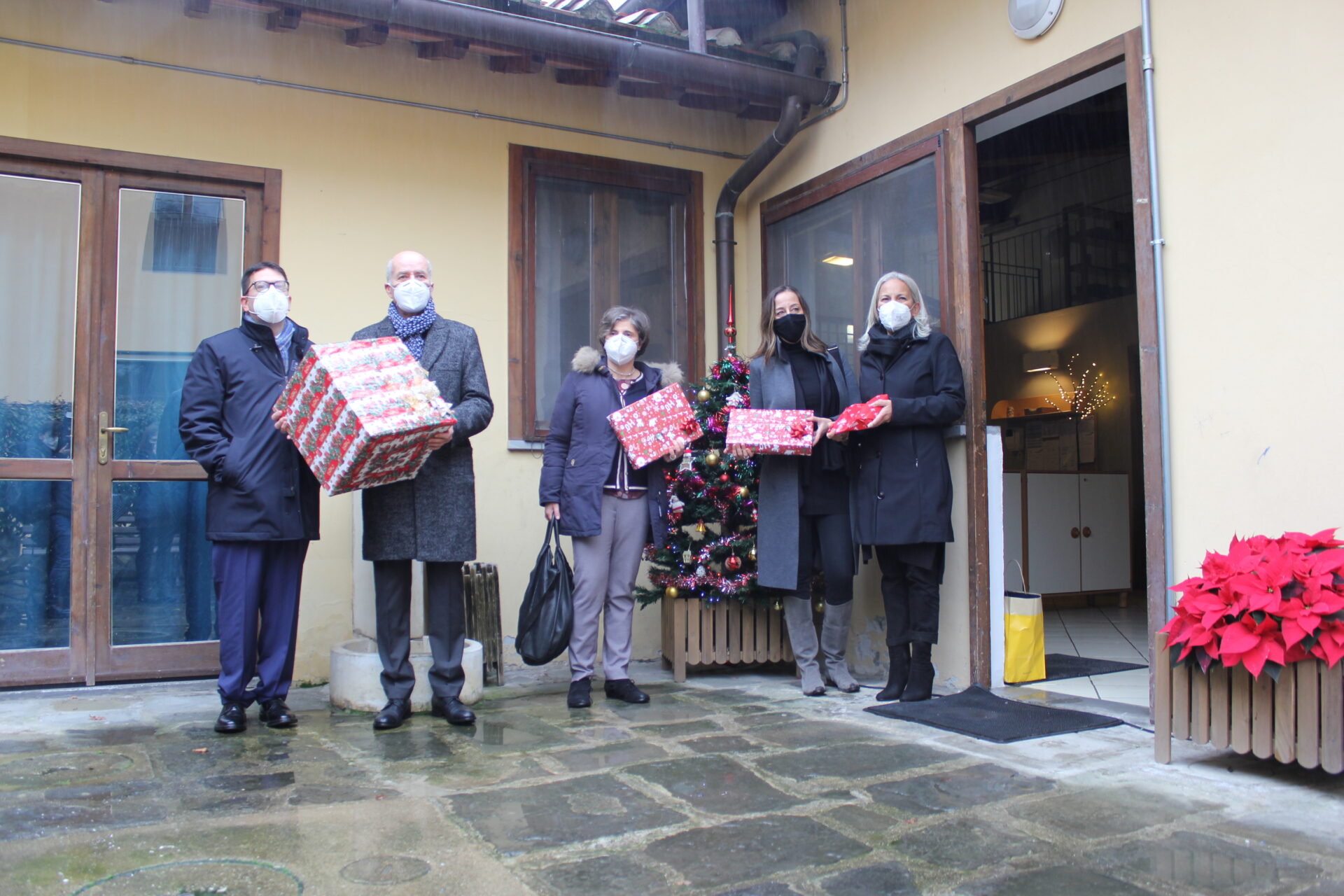 Dono di Natale. Un panettone gigante per i piccoli ospiti dell’Istituto degli Innocenti