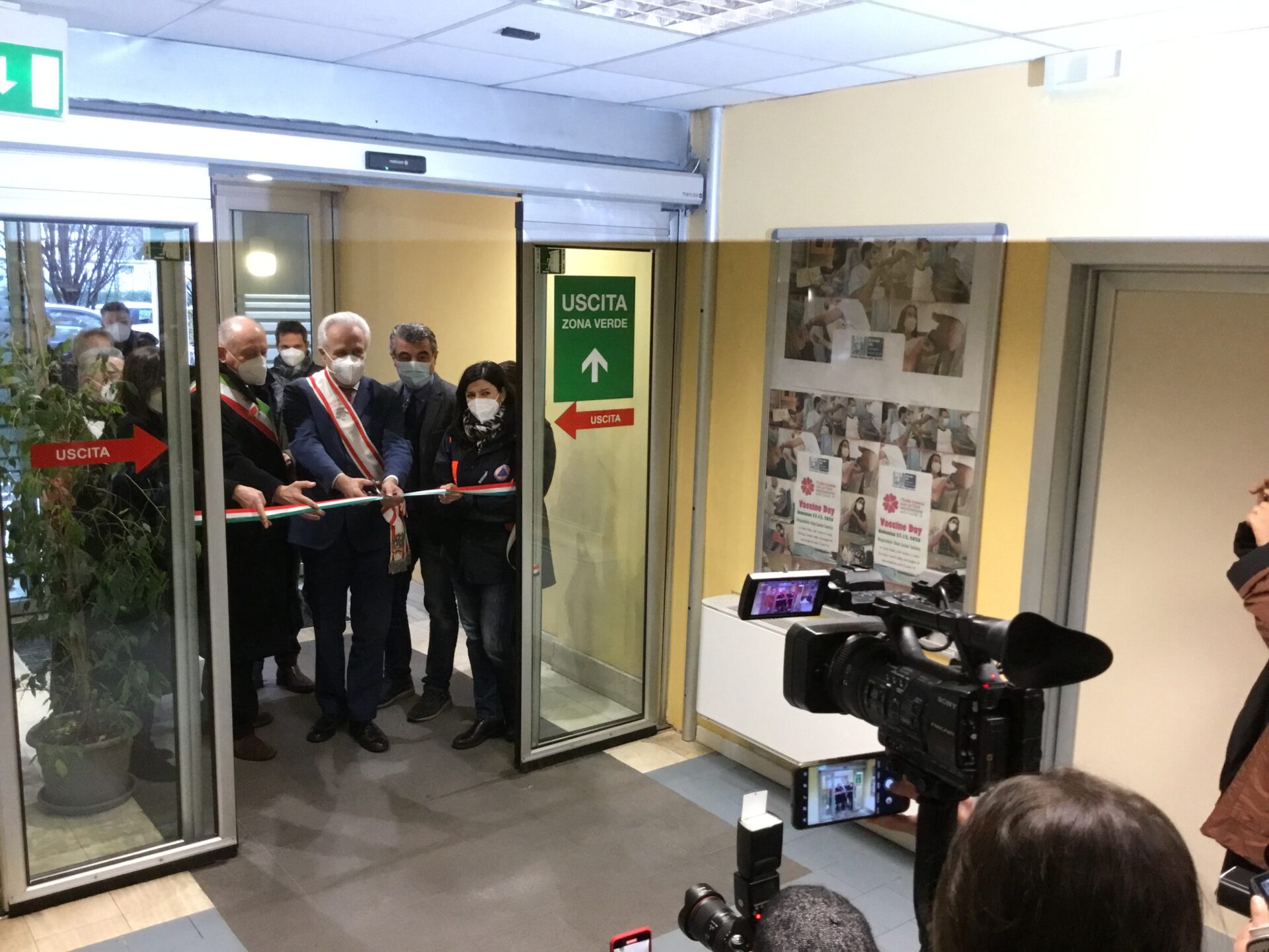 Coronavirus. Inaugurati 150 nuovi posti letto attrezzati a Lucca, realizzati a tempo di record