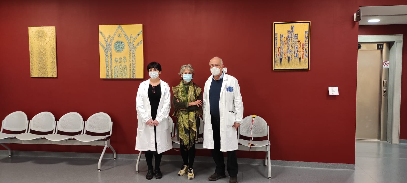 Storia a lieto fine. Le salvano la vita a Santa Maria Nuova, artista dona tre suoi quadri per dire grazie