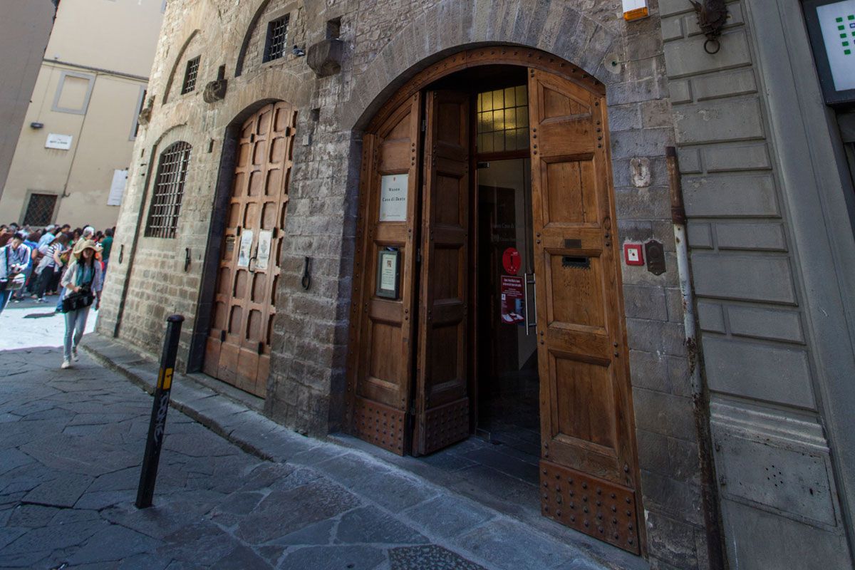 Virtual tour. Alla scoperta della casa di Dante, presidente del museo: «Vogliamo abbattere i muri creati dalla pandemia»