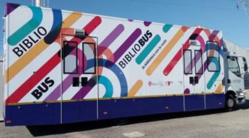 Libri a bordo. Torna il servizio Bibliobus, letture per adulti e bambini con pullman-biblioteca