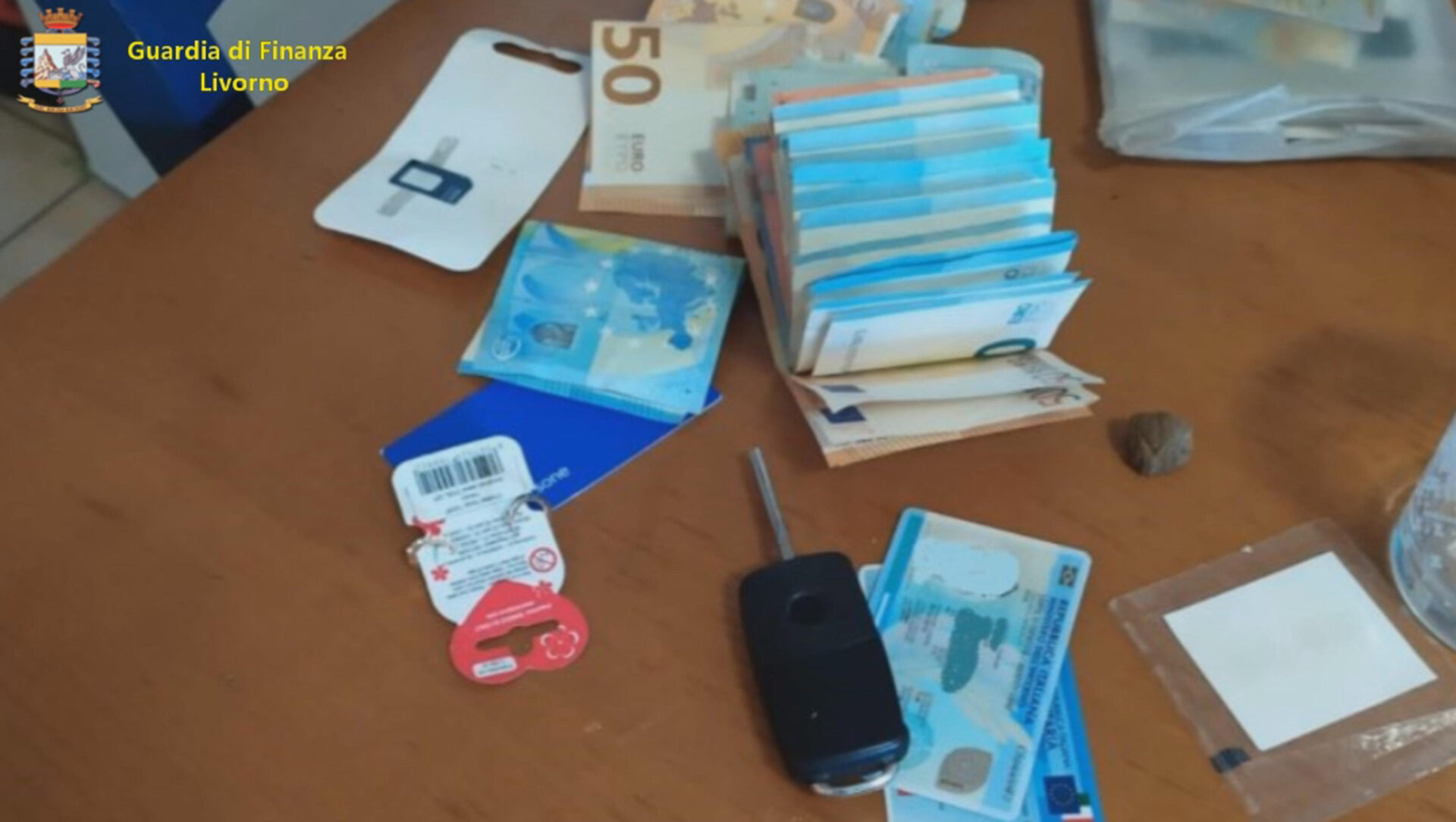 Dirigente del Comune infedele. Via soldi dalle casse pubbliche per gioco e droga, 13 indagati