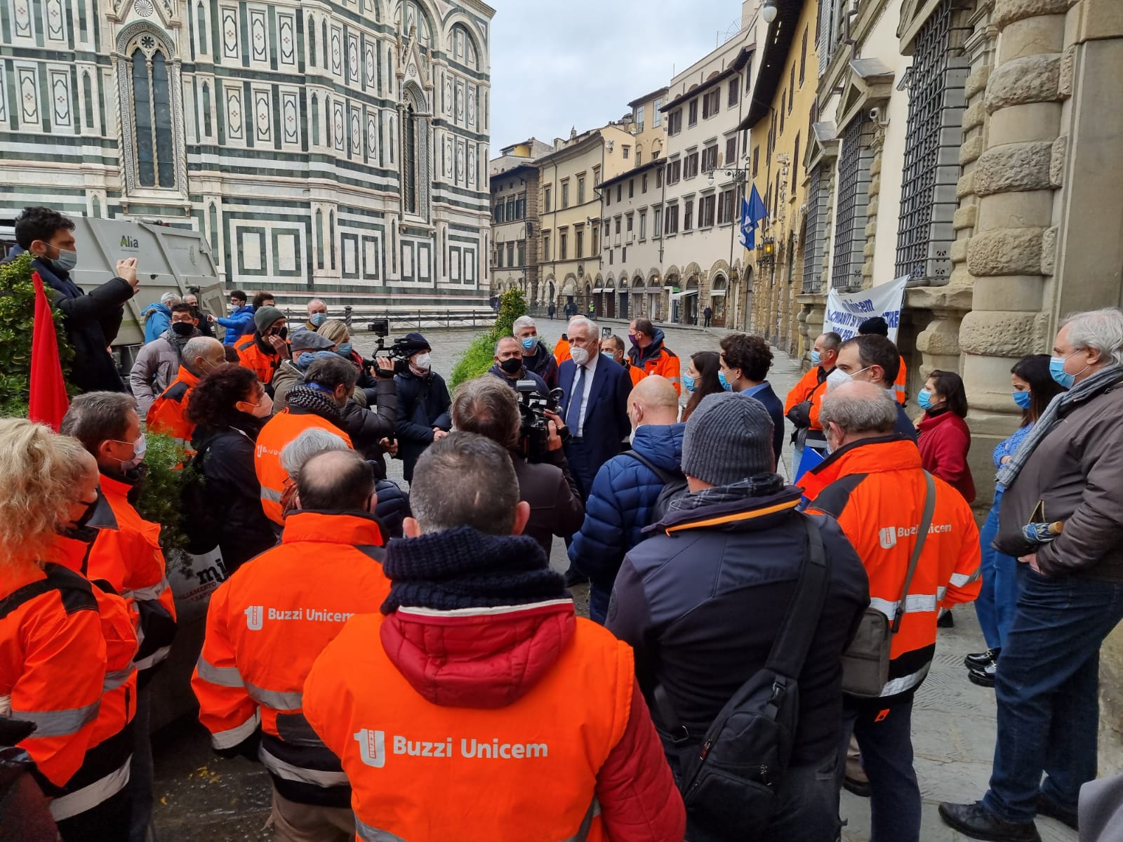 Futuro incerto. Cementificio Testi, lavoratori in presidio. Il governatore Giani: «Se azienda non risponde andrò a Casale Monferrato»