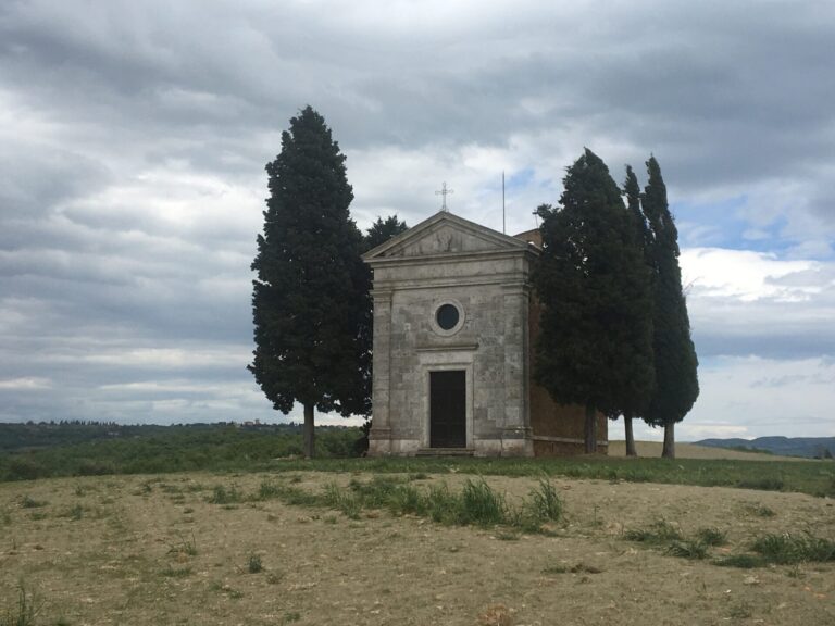 Via al restauro della Cappella di Vitaleta, presto visitabile uno dei simboli della Val d’Orcia nel mondo
