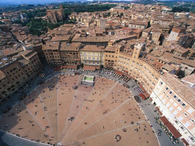 A Siena crollano prestiti a imprese e depositi bancari. Peggiore in Italia. Male anche la Toscana