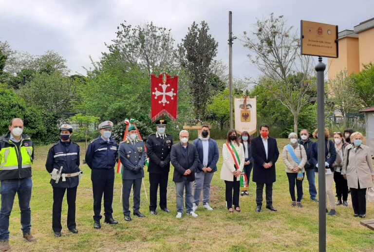 Targa e albero in memoria delle vittime della pandemia a Pisa, «Vicinanza ai tanti che hanno perso i propri cari»